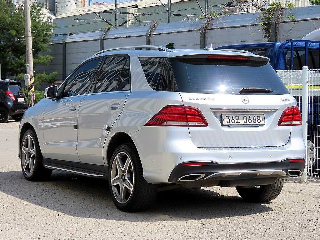 Mercedes Benz GLE Class - Vista 3