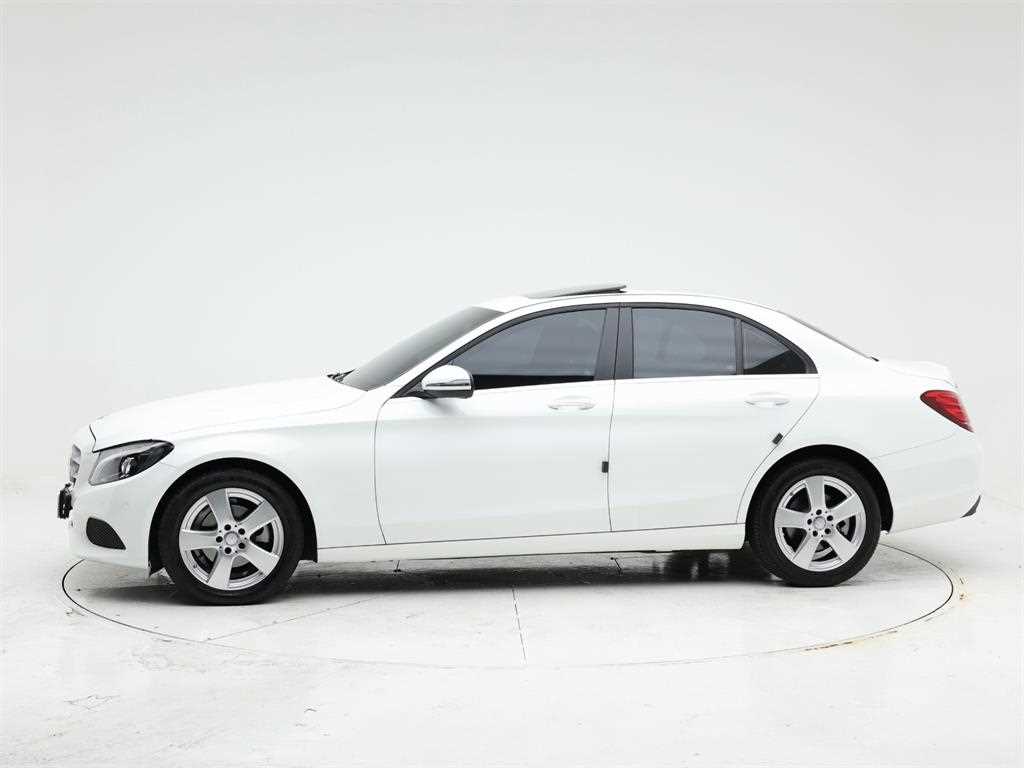 Mercedes Benz C Class - Vista 3