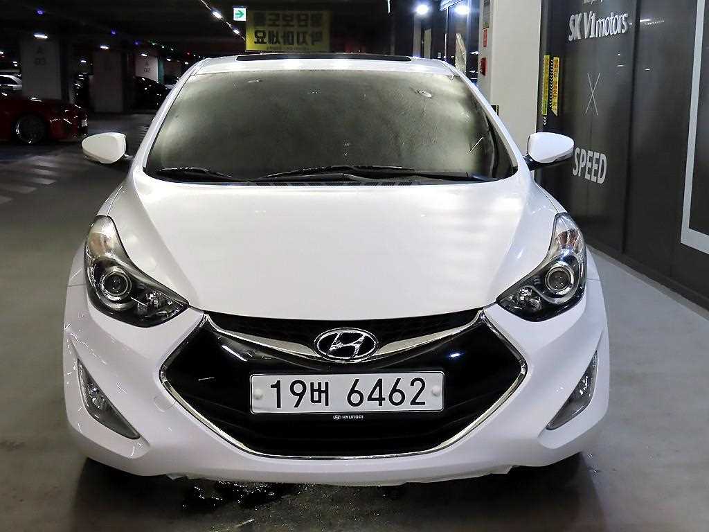 HYUNDAI Avante - Vista 2