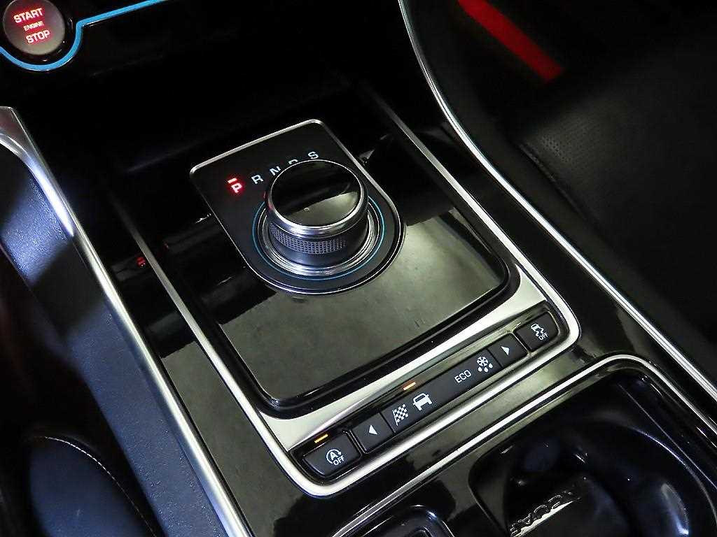 Jaguar XE - Vista 12