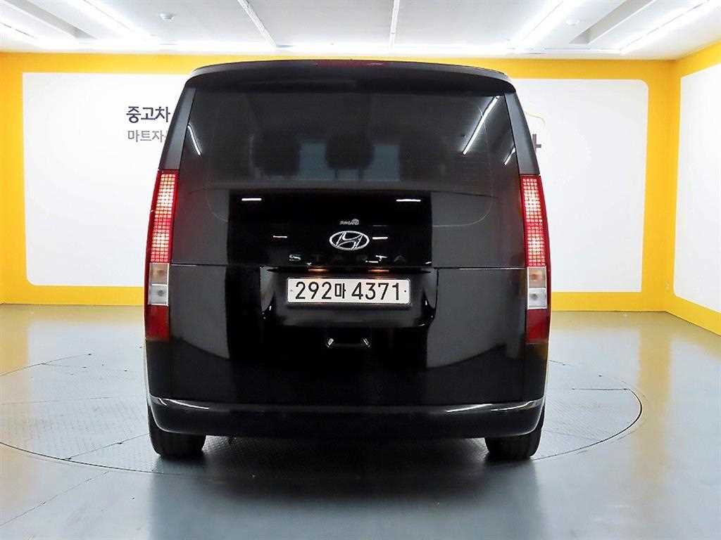 HYUNDAI Staria - Vista 3