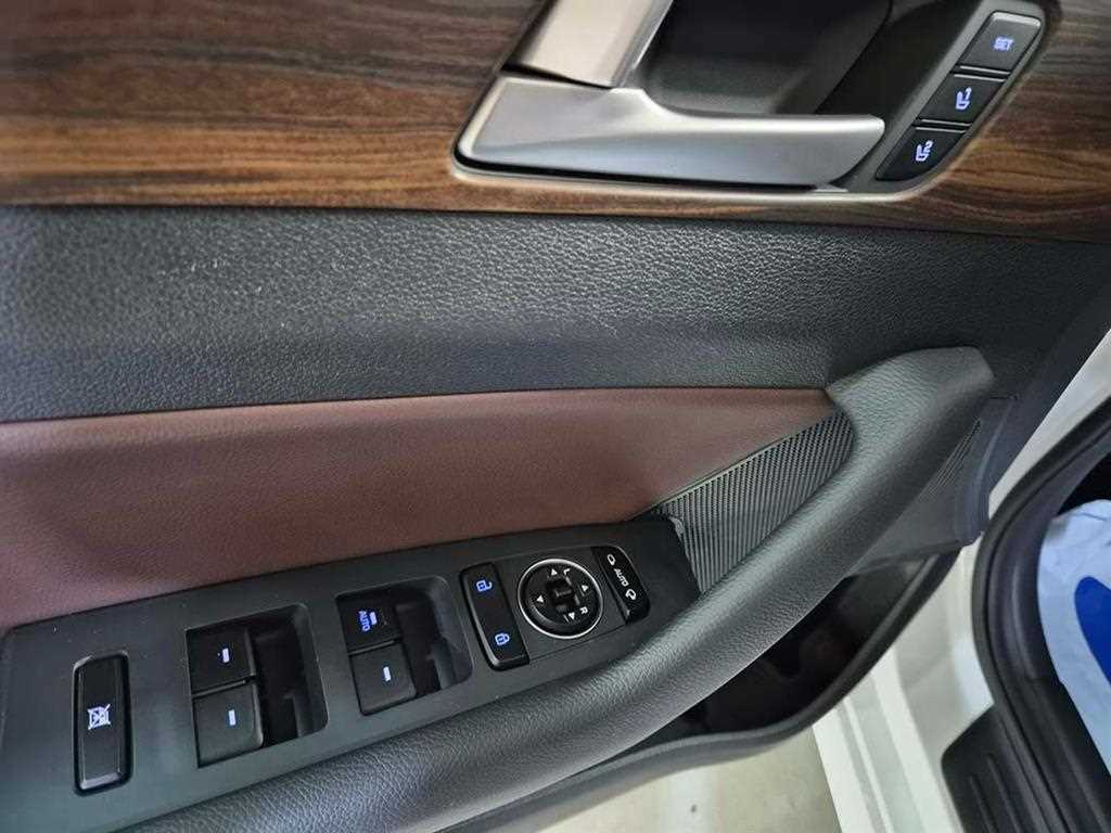 HYUNDAI Sonata - Vista 12