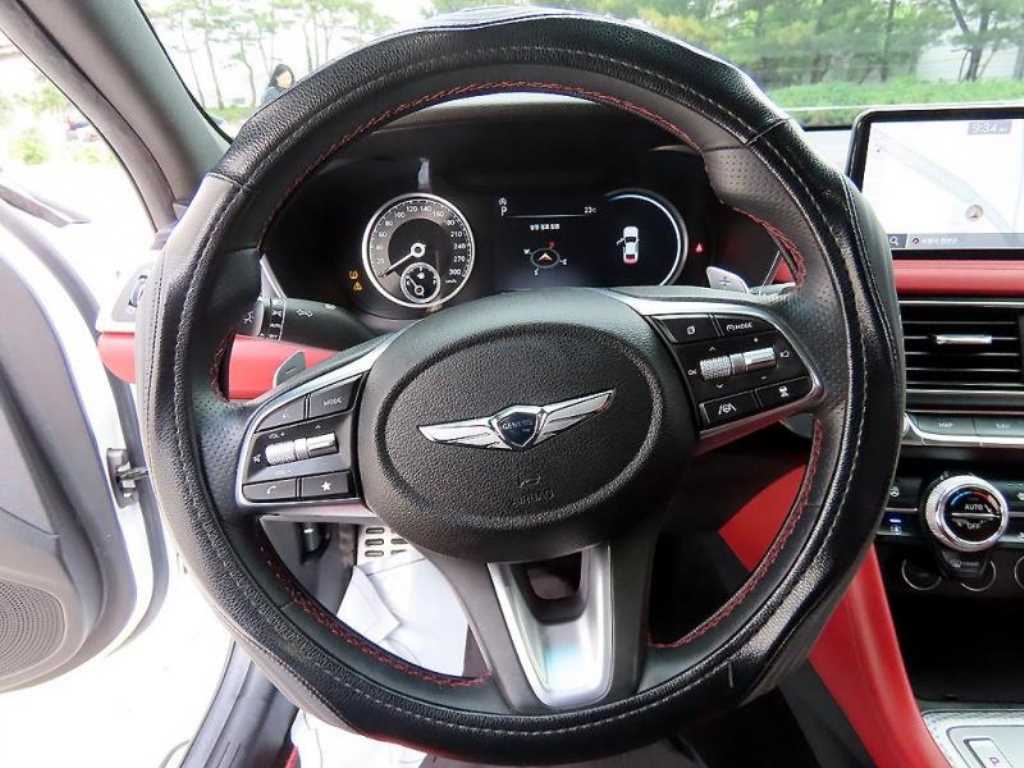 Genesis G70 - Vista 8