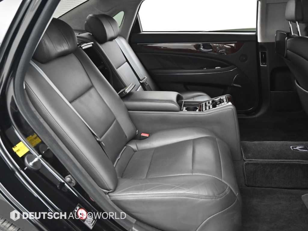 HYUNDAI Equus - Vista 12