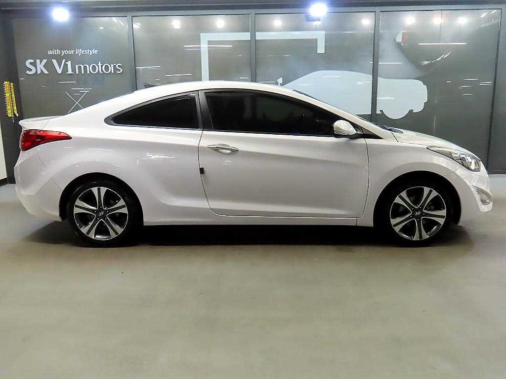 HYUNDAI Avante - Vista 3