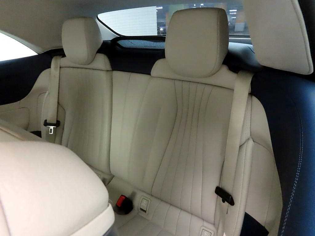 Mercedes Benz E class - Vista 12