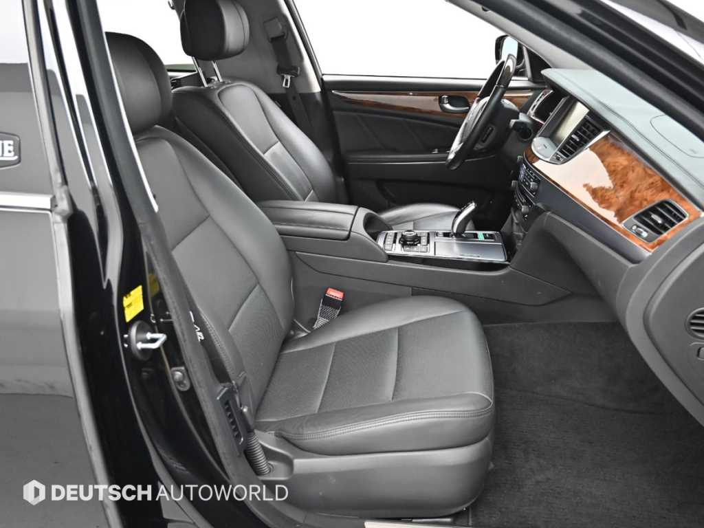 HYUNDAI Equus - Vista 10