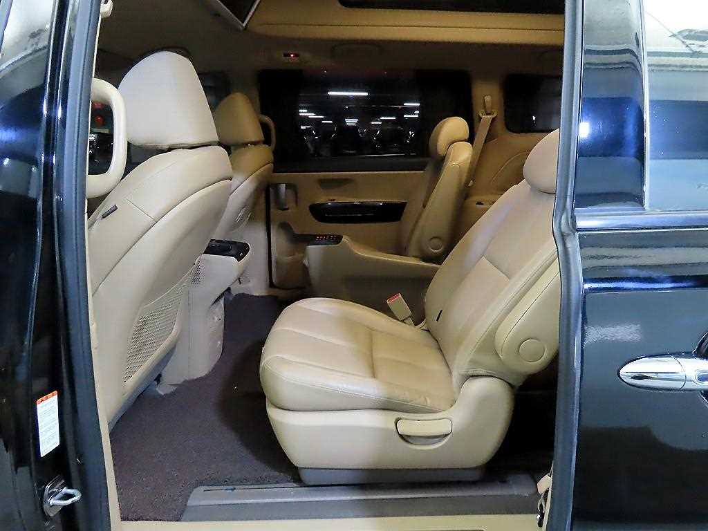 KIA Carnival - Vista 7