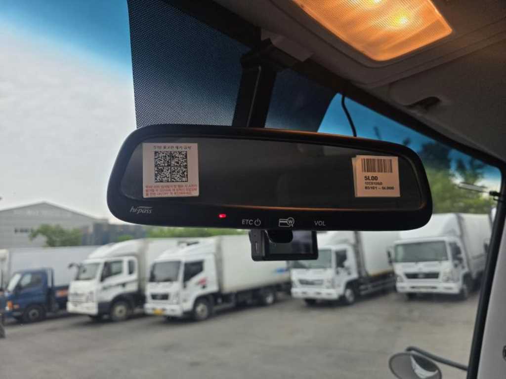 medium and large cargo truck - Vista 4