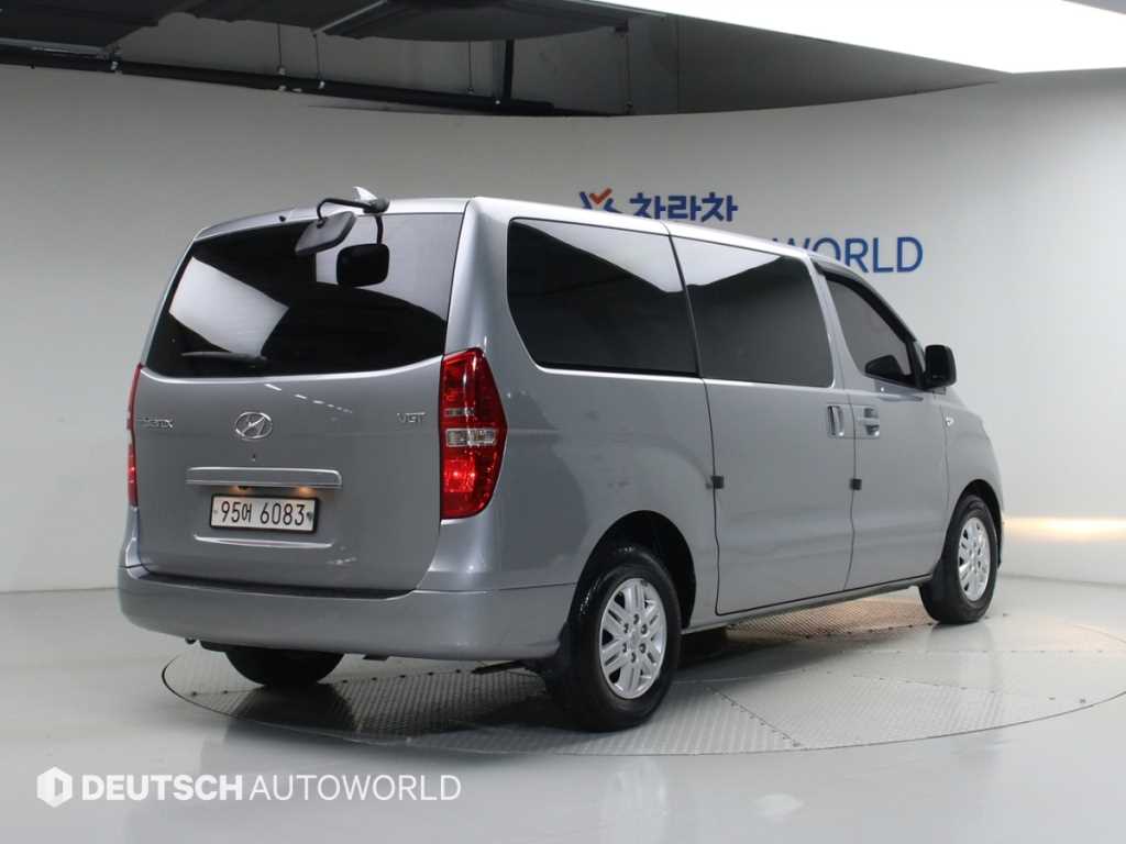 HYUNDAI Starex - Vista 2