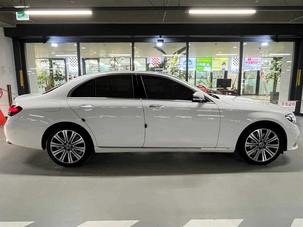 Mercedes Benz E class - Vista 3