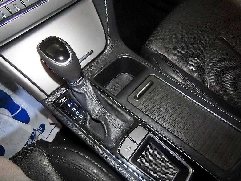 HYUNDAI Sonata - Vista 12