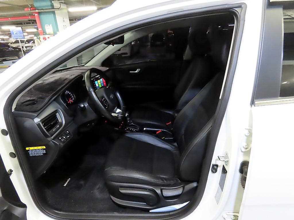 KIA Stonic - Vista 6