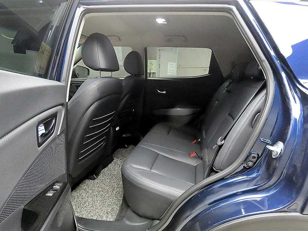 Ssangyong Tivoli - Vista 6