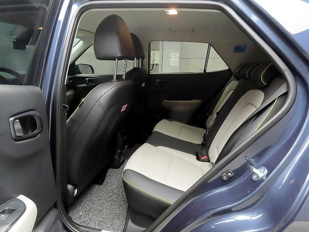 HYUNDAI Venue - Vista 6