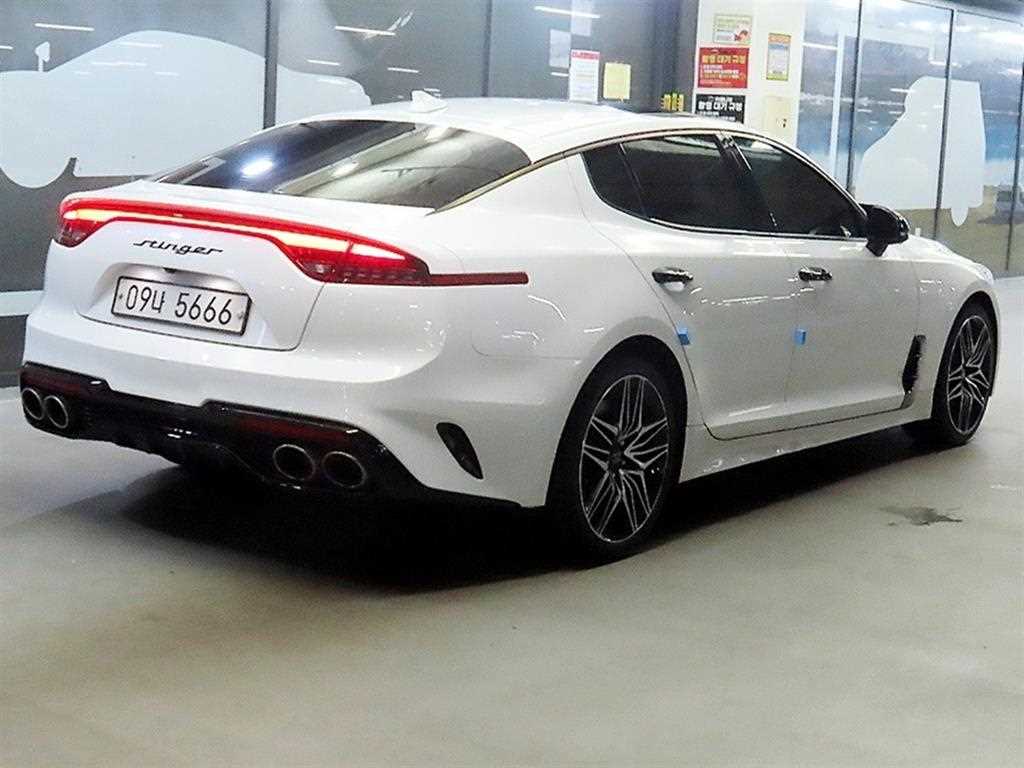 KIA Stinger - Vista 4