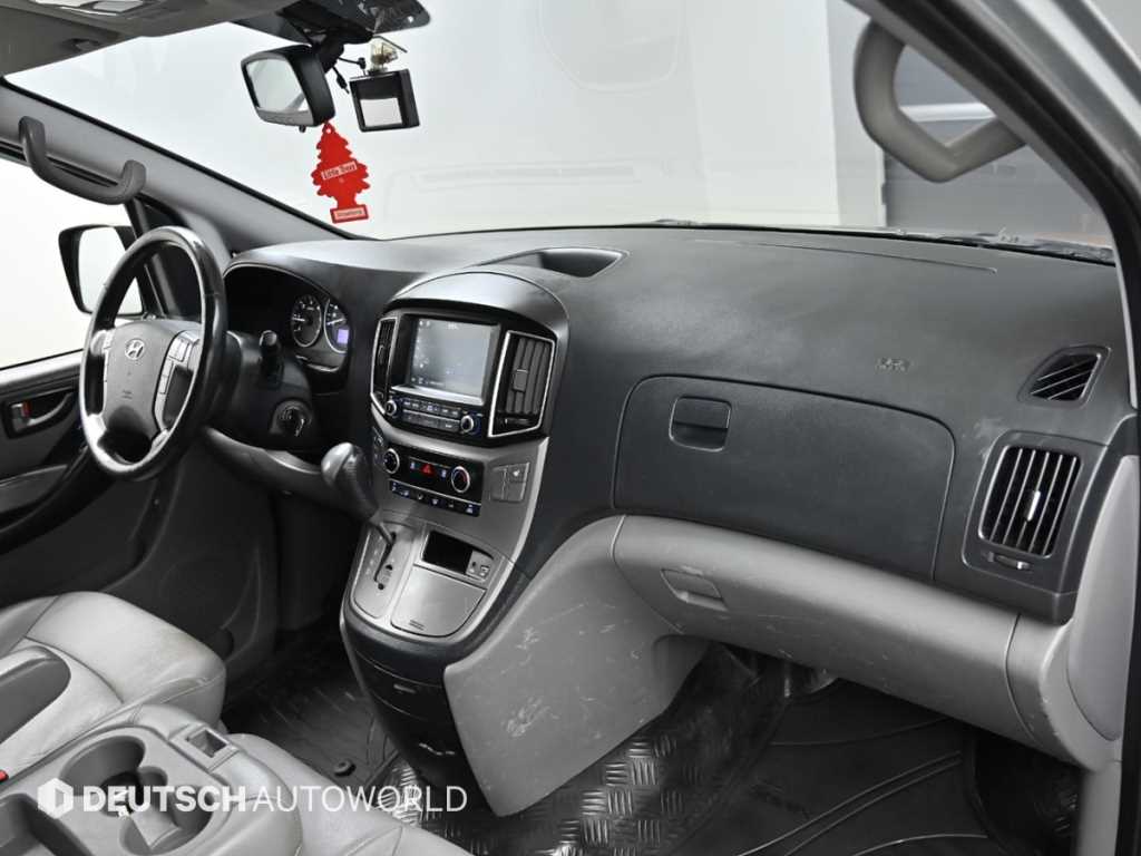 HYUNDAI Starex - Vista 7