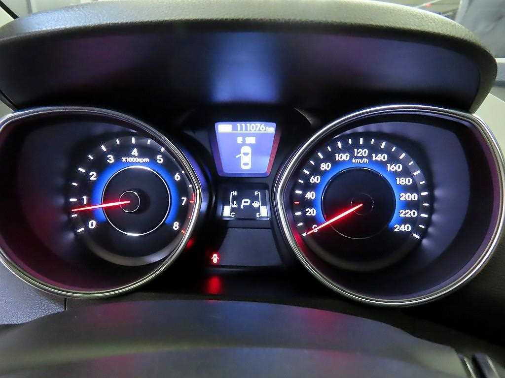 HYUNDAI Avante - Vista 9