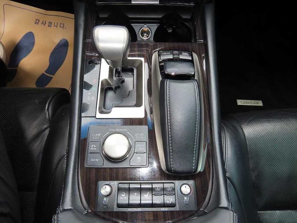 Lexus LS - Vista 10