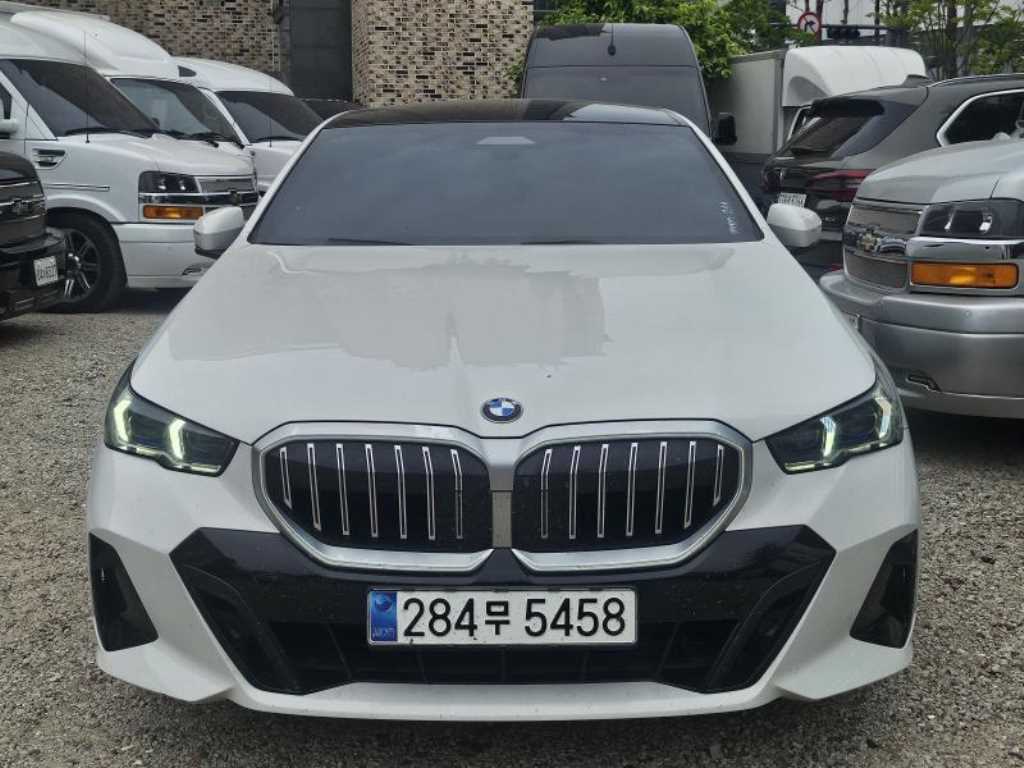 BMW 5 Series 2024 Blanco - Importación desde Corea - HF Imports Iquique - Foto 1