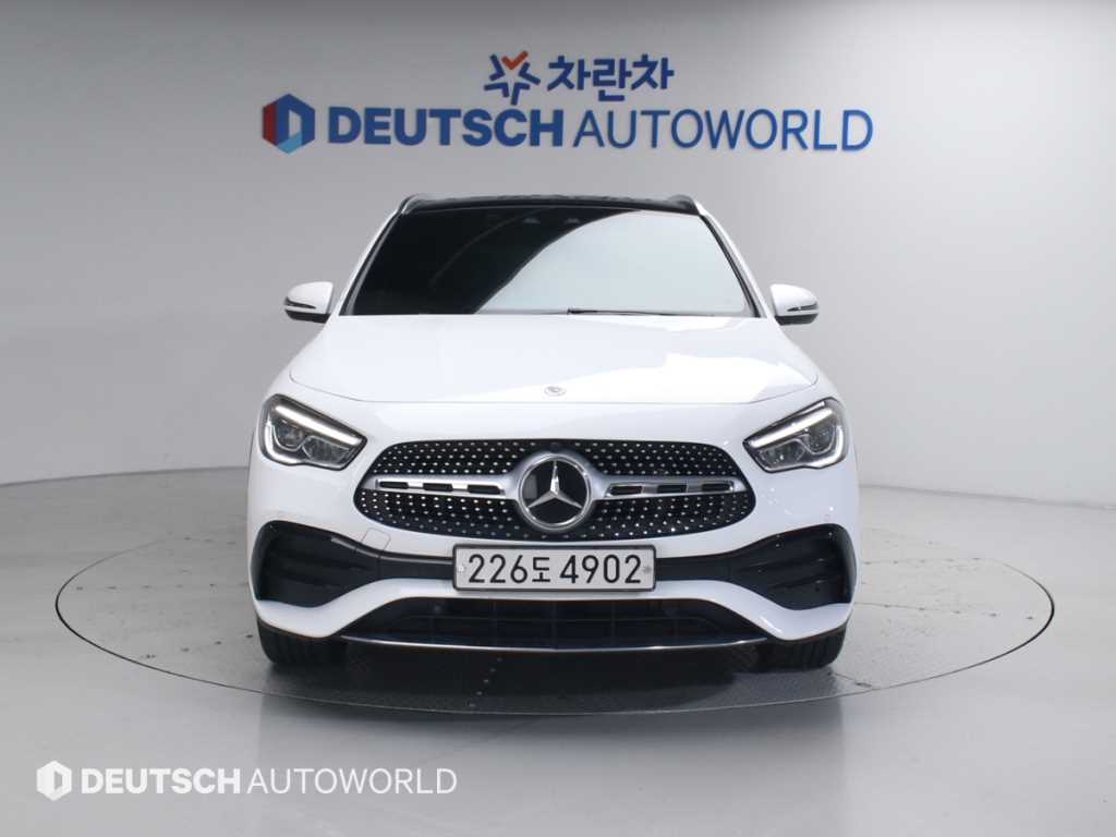 Mercedes Benz GLA Class - Vista 3
