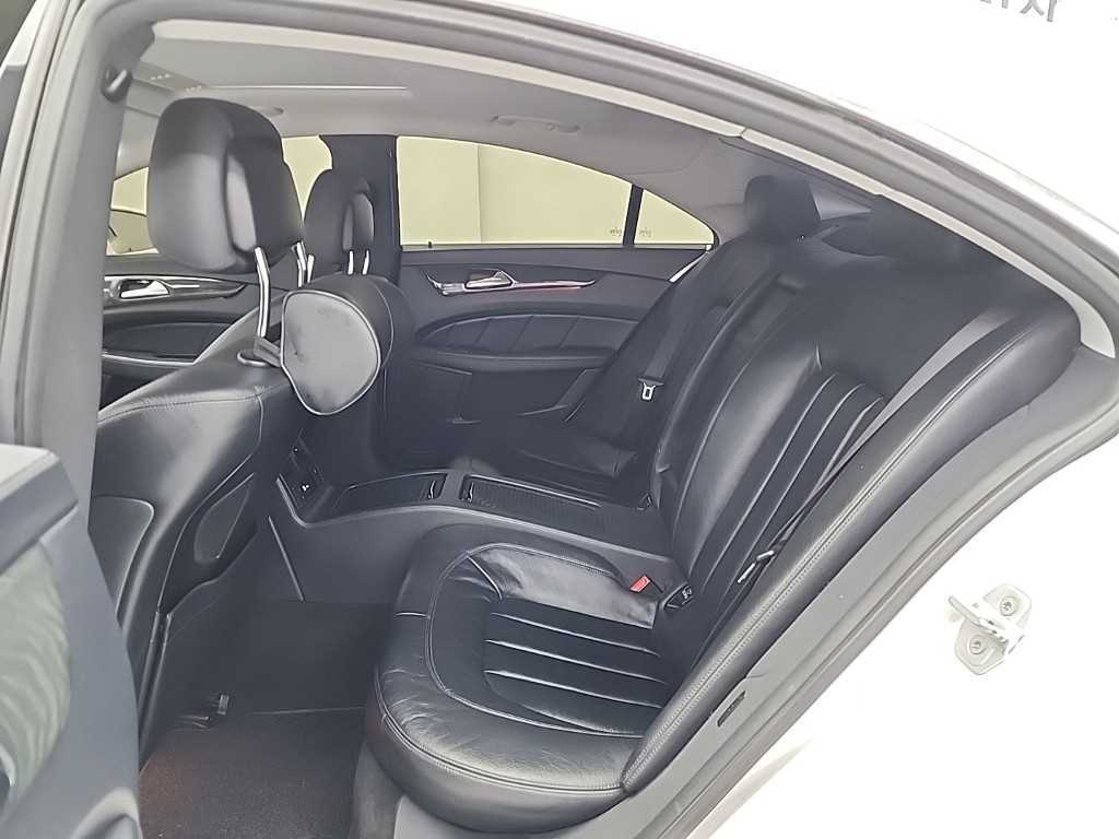 Mercedes Benz CLS Class - Vista 12