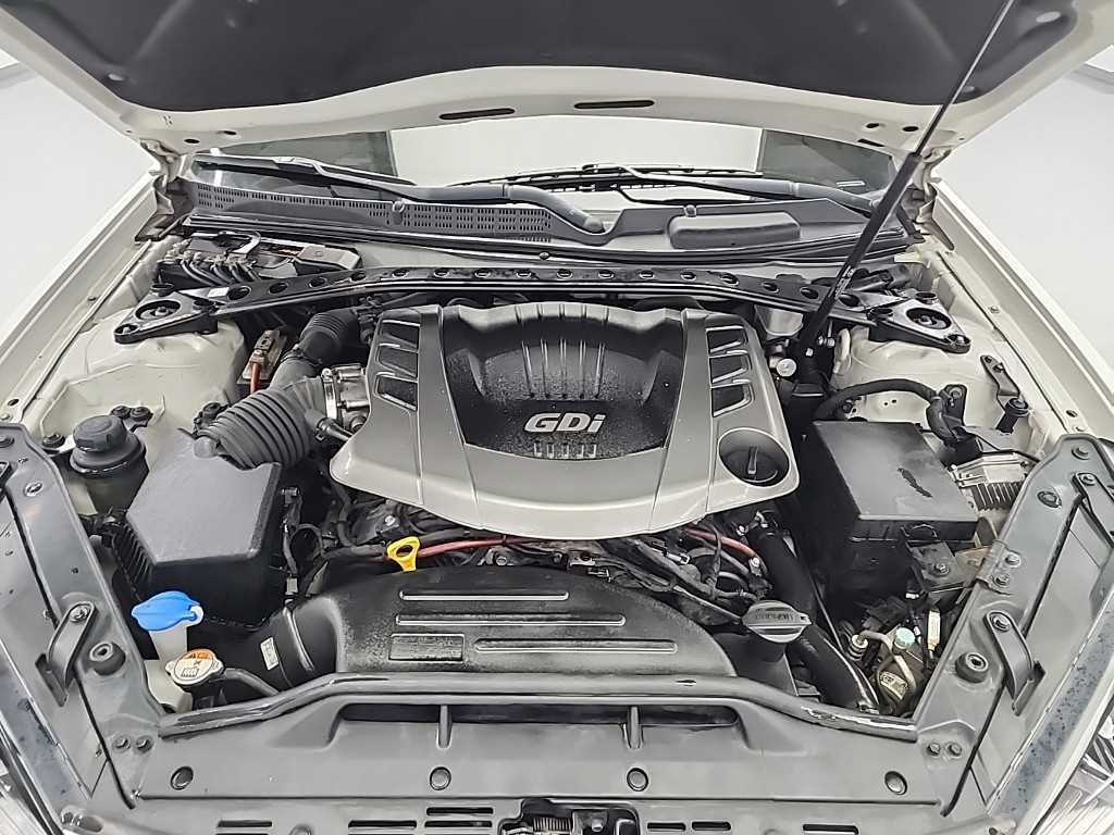 HYUNDAI Genesis - Vista 5