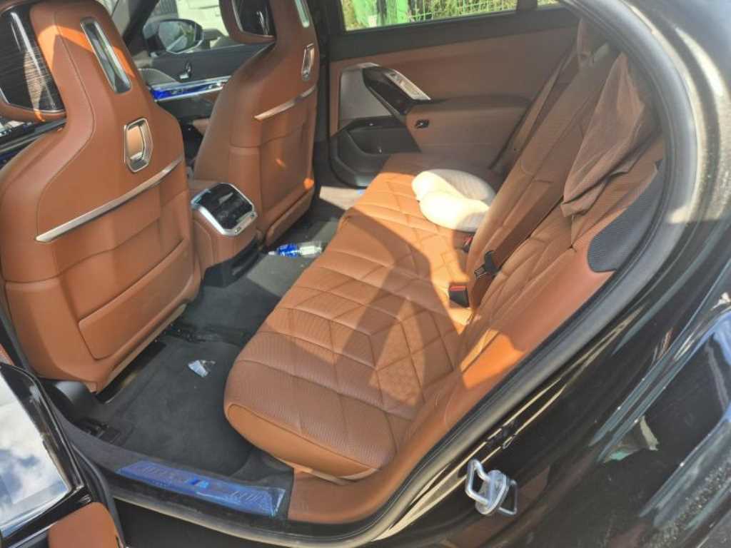 BMW 7 Series - Vista 8