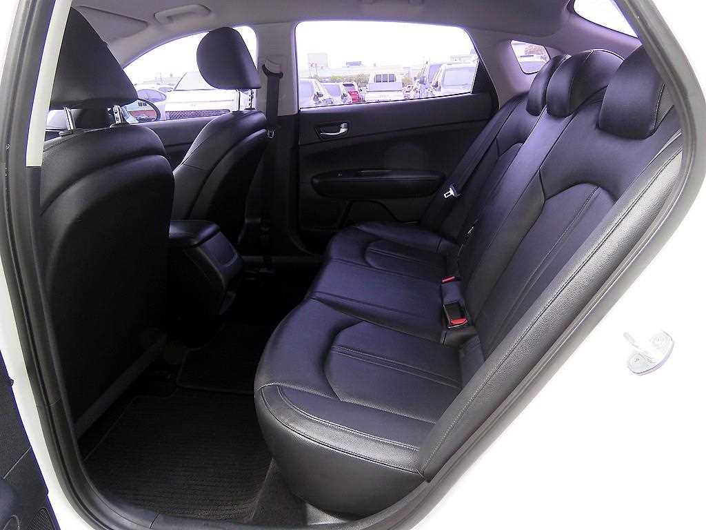 KIA K5 - Vista 6
