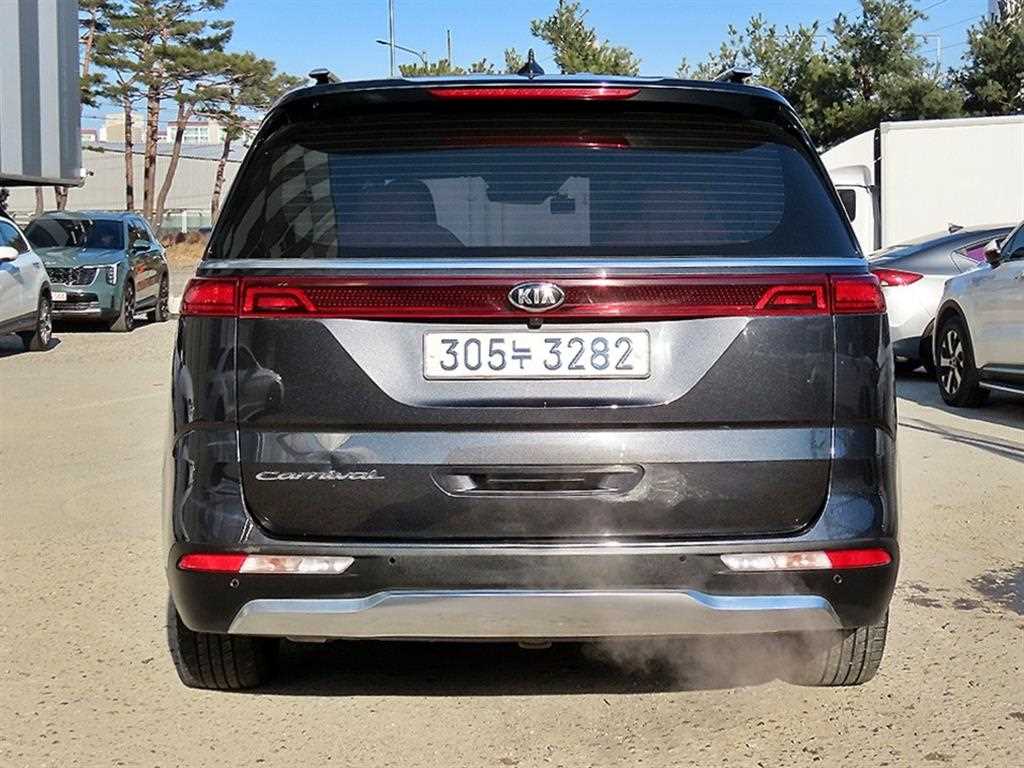 KIA Carnival - Vista 4