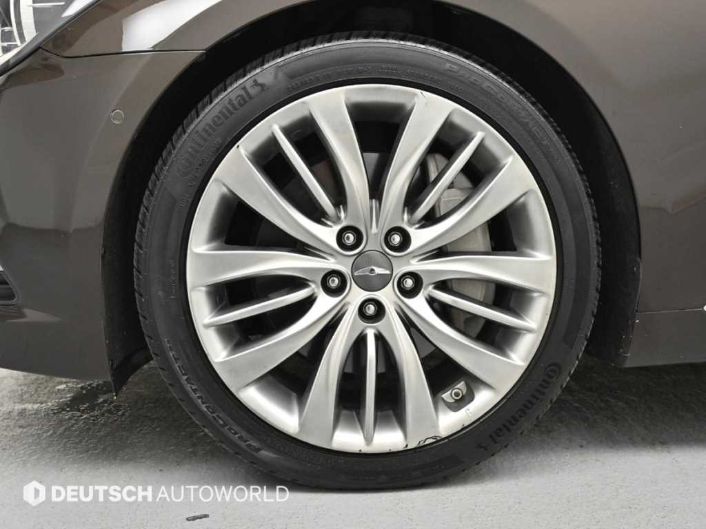 HYUNDAI Genesis - Vista 5