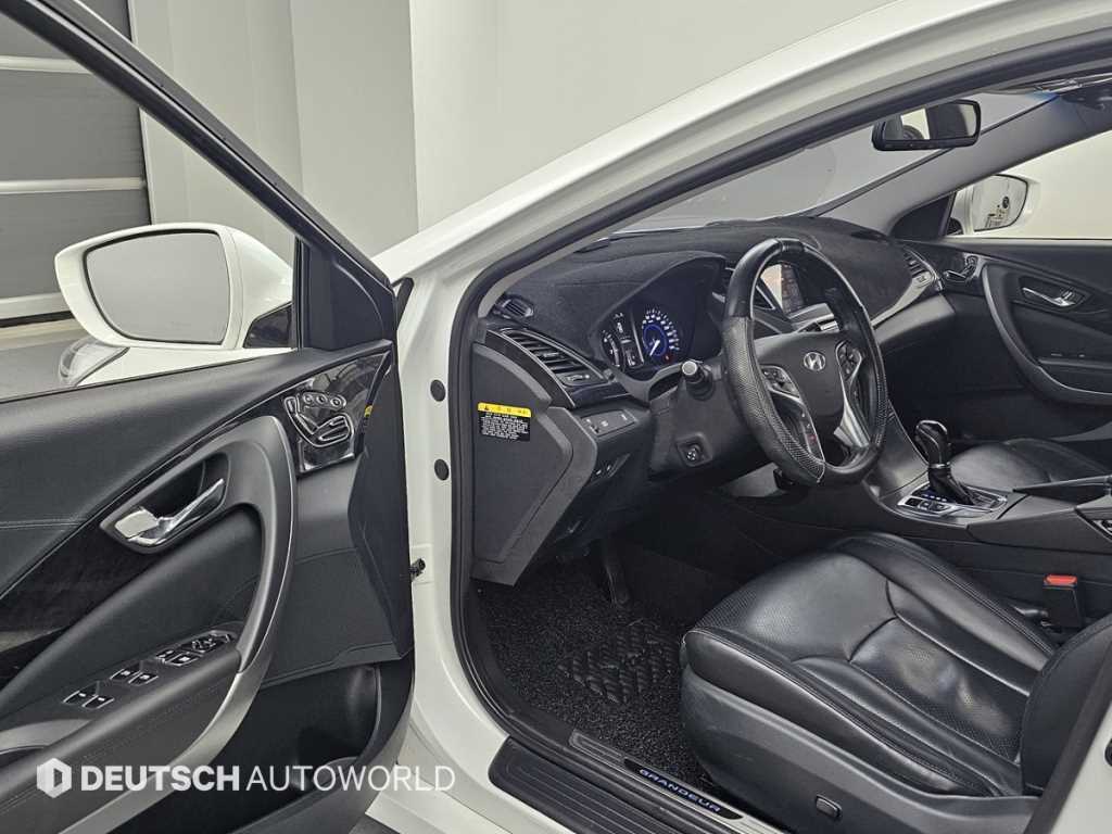 HYUNDAI Grandeur - Vista 11