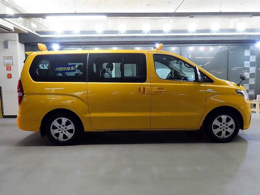 HYUNDAI Starex - Vista 3