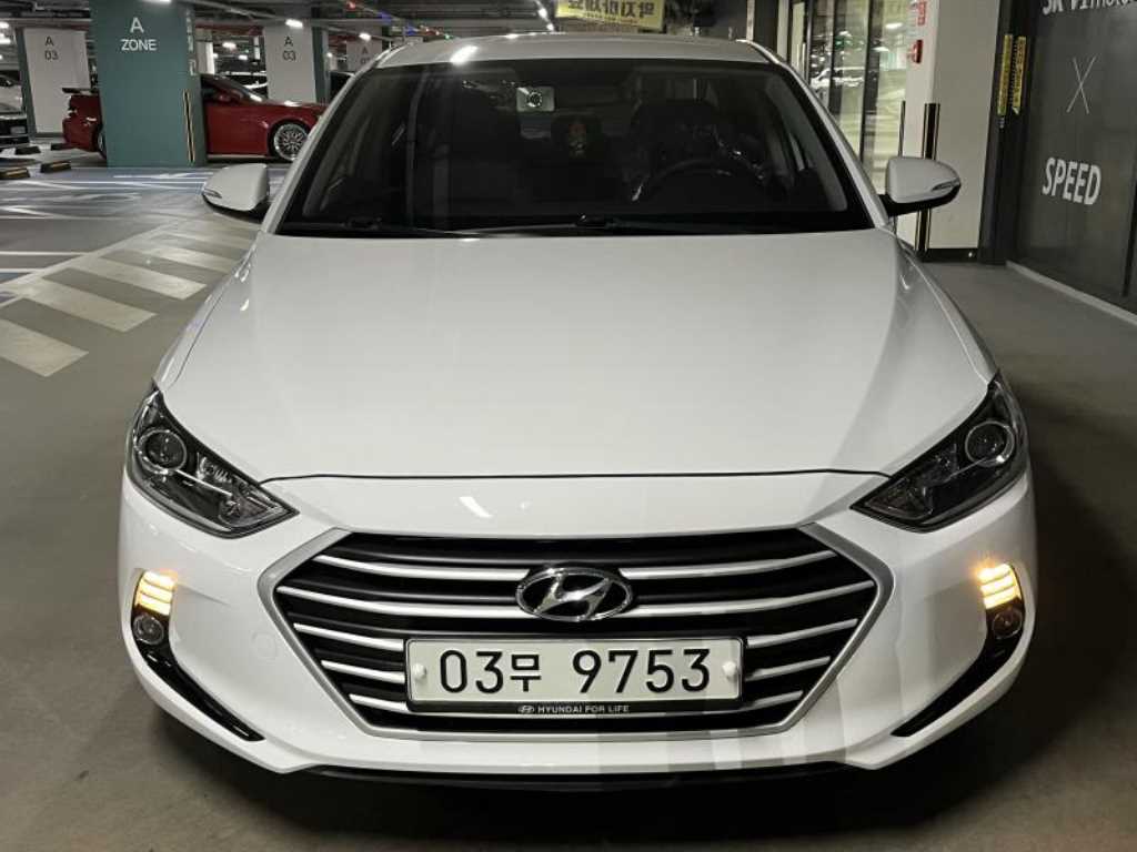 HYUNDAI Avante - Vista 2