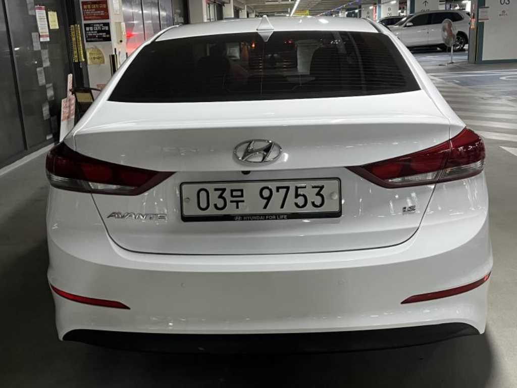 HYUNDAI Avante - Vista 5
