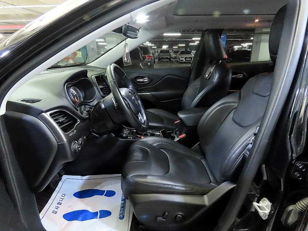 Jeep Cherokee - Vista 6