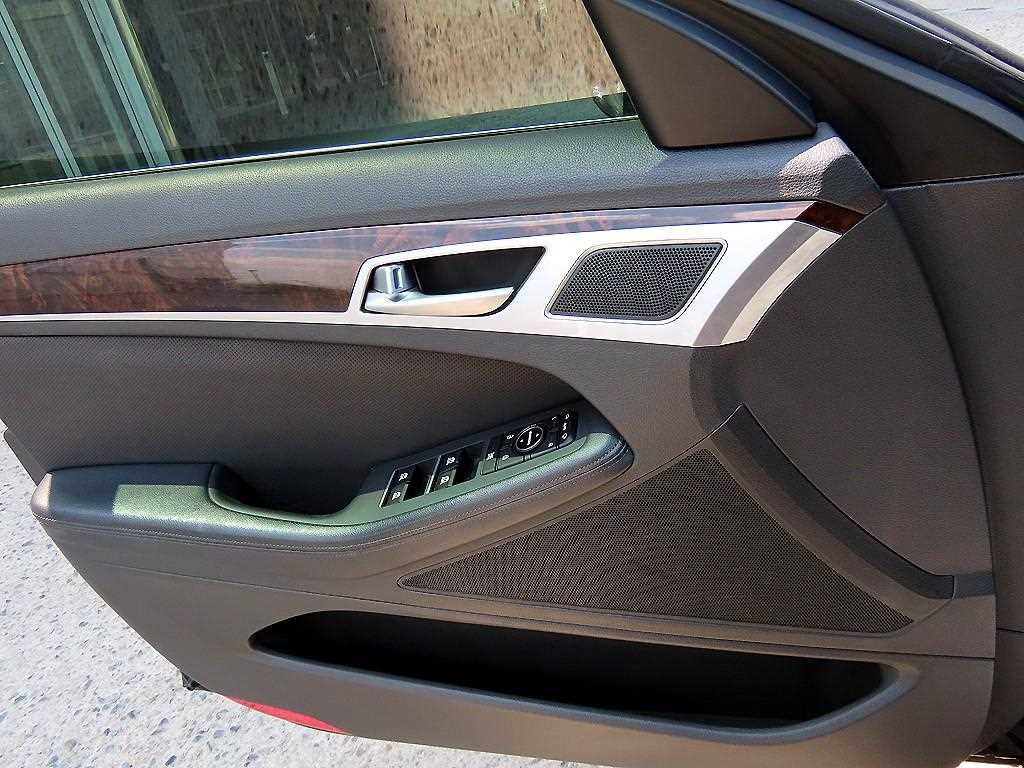 HYUNDAI Genesis - Vista 11