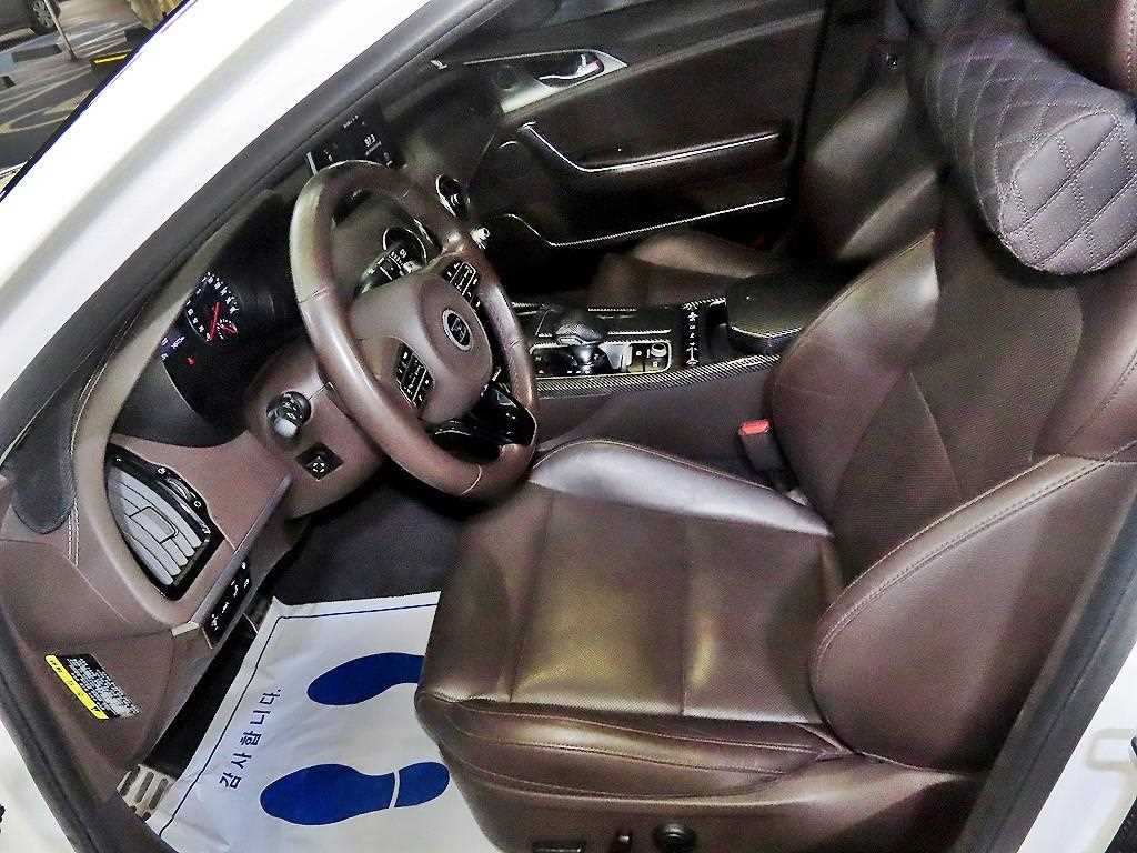 KIA Stinger - Vista 6