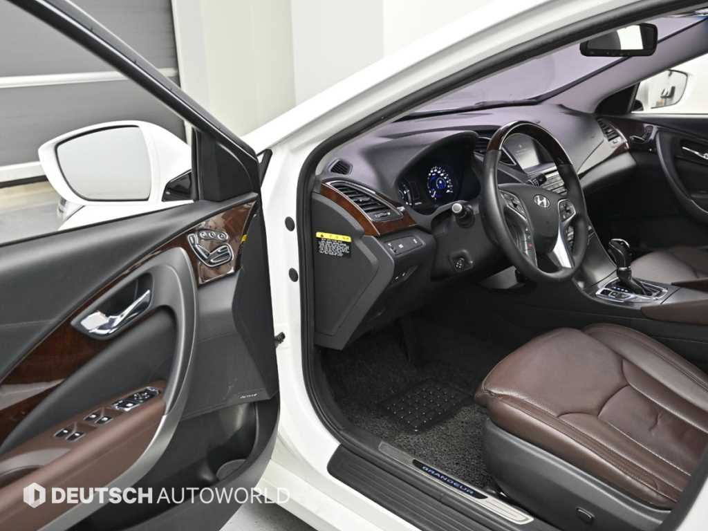 HYUNDAI Grandeur - Vista 11