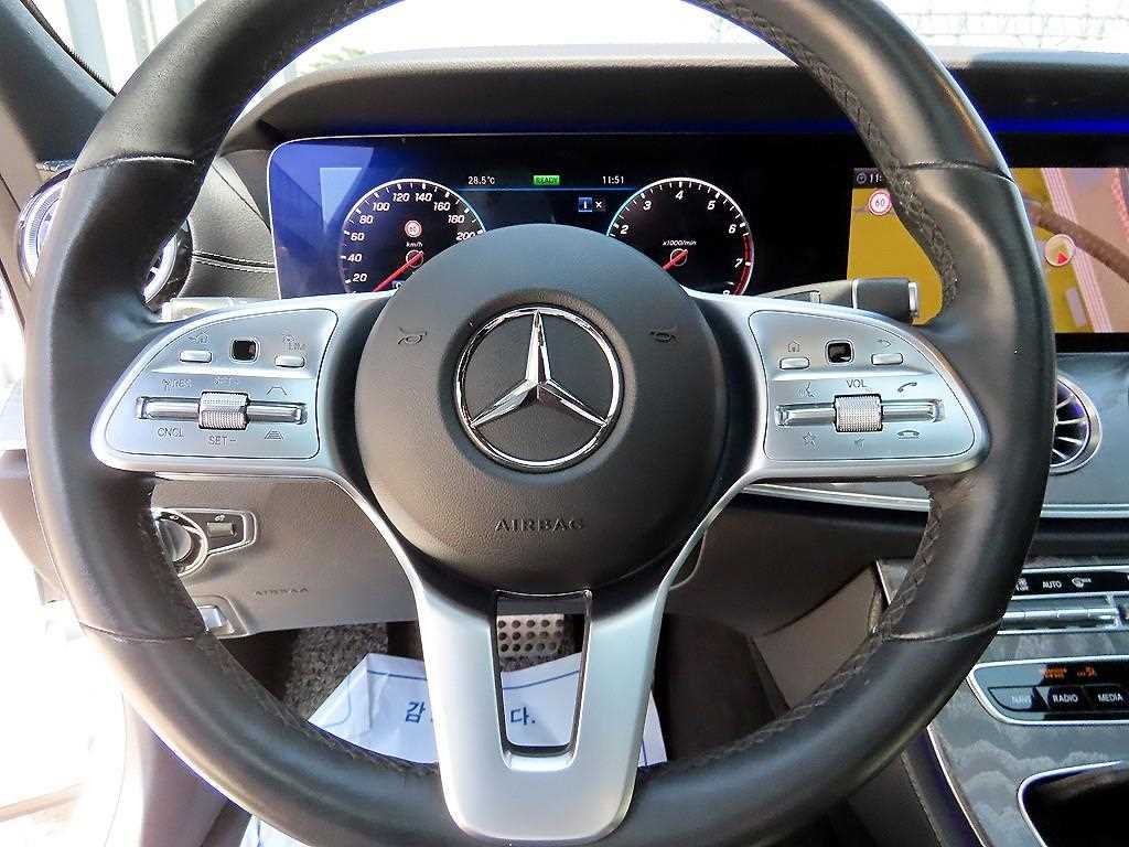 Mercedes Benz CLS Class - Vista 8