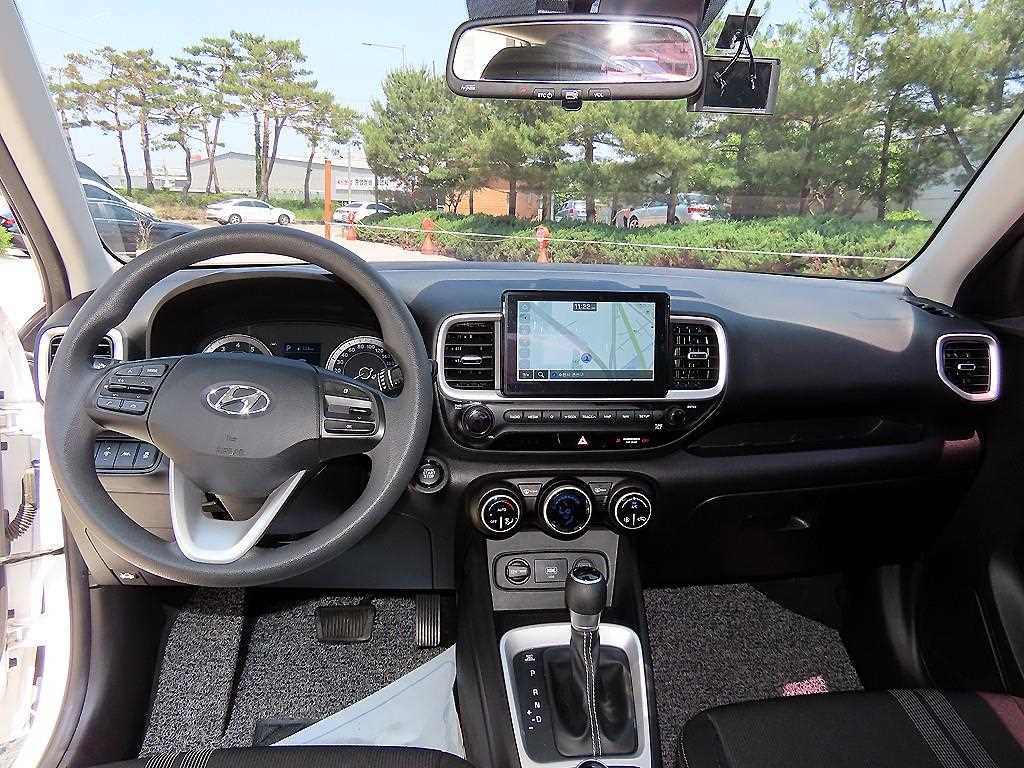 HYUNDAI Venue - Vista 7