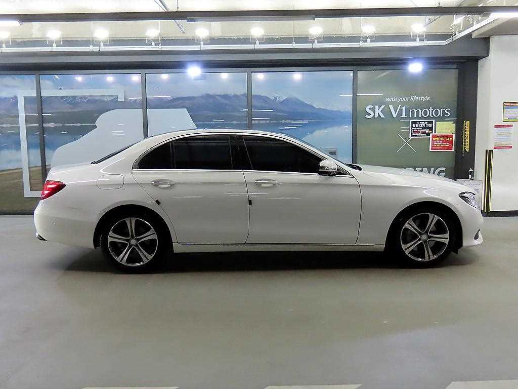 Mercedes Benz E class - Vista 3