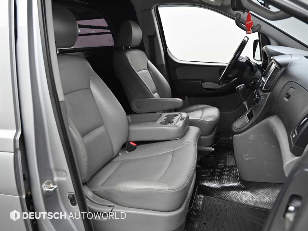 HYUNDAI Starex - Vista 10