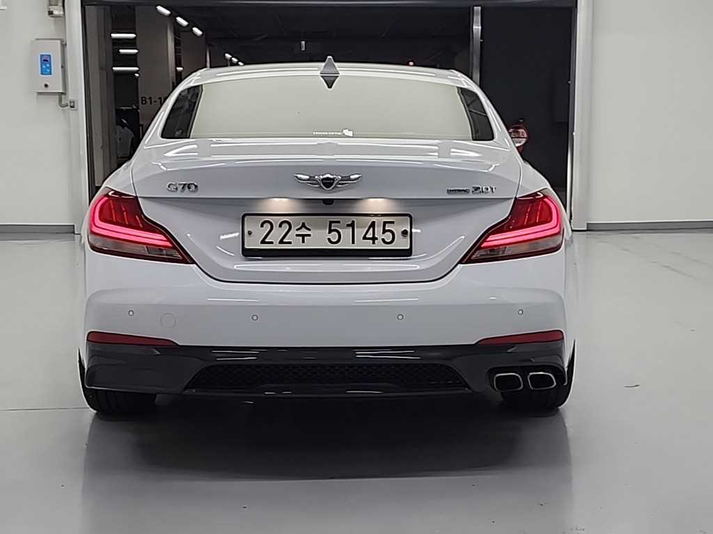 Genesis G70 - Vista 3