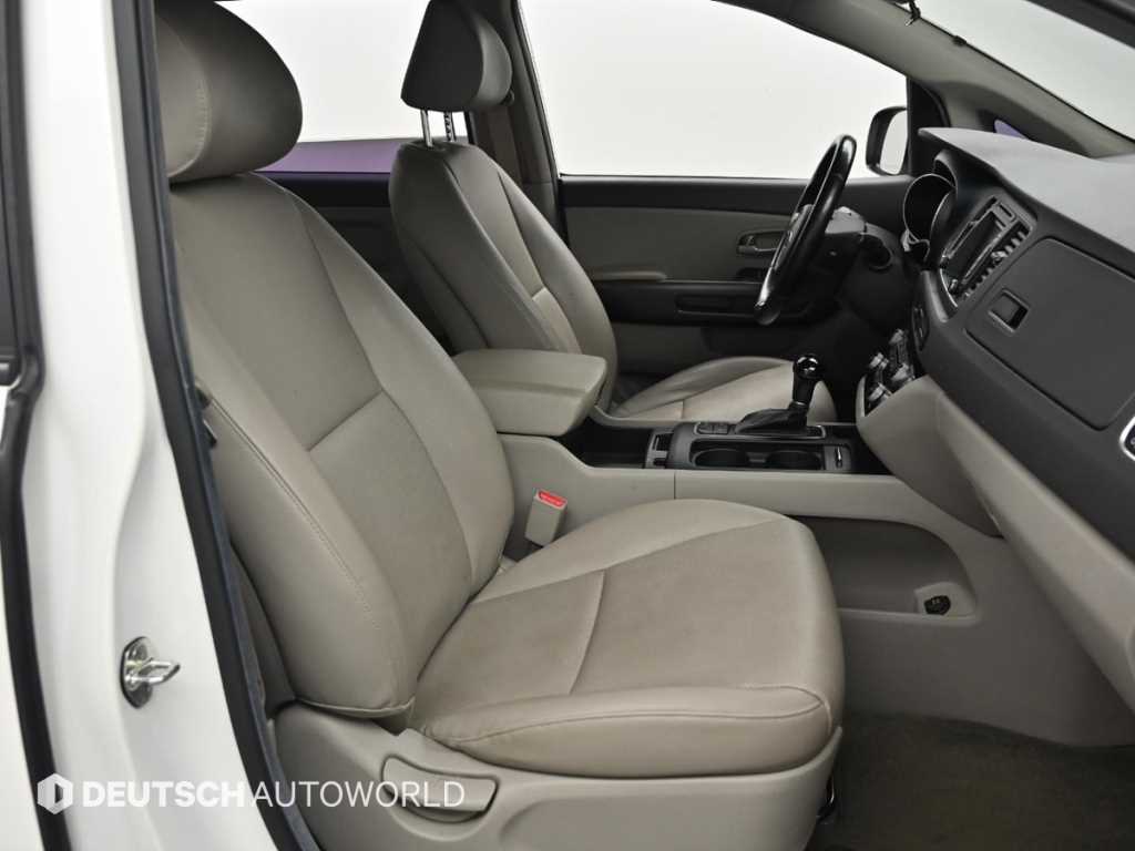 KIA Carnival - Vista 10