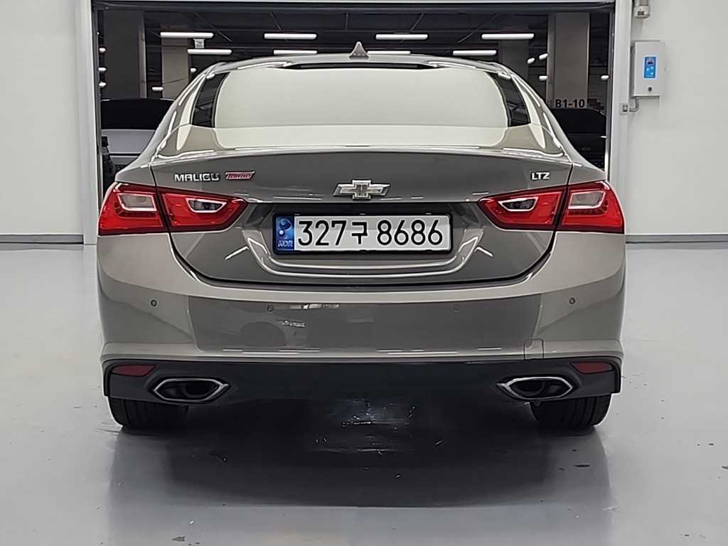 Chevrolet Malibu - Vista 3