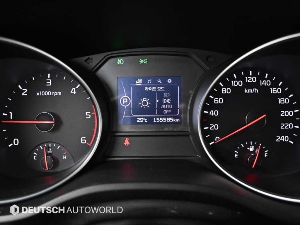KIA Carnival - Vista 5