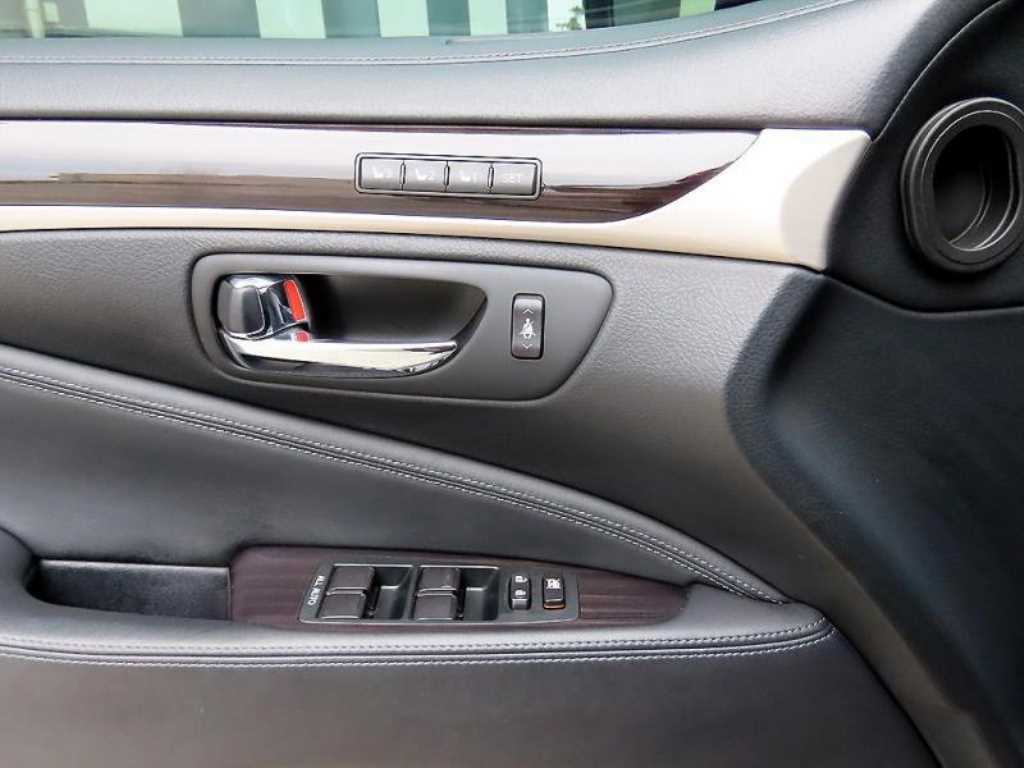 Lexus LS - Vista 11