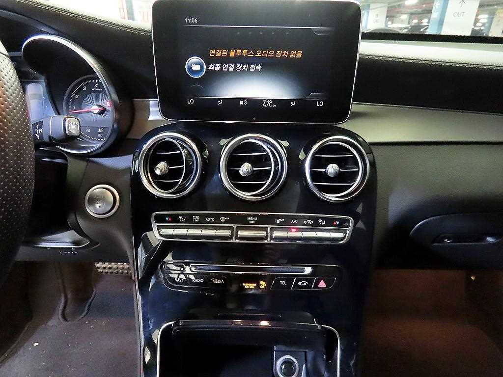 Mercedes Benz GLC Class - Vista 11