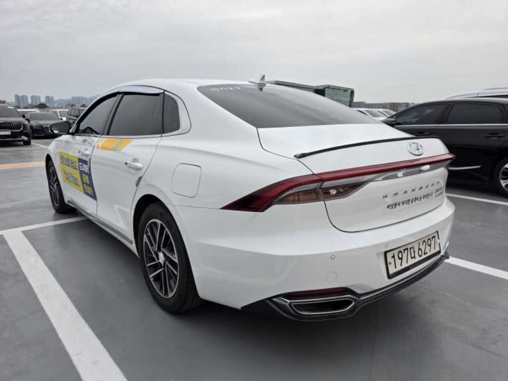 HYUNDAI Grandeur - Vista 6